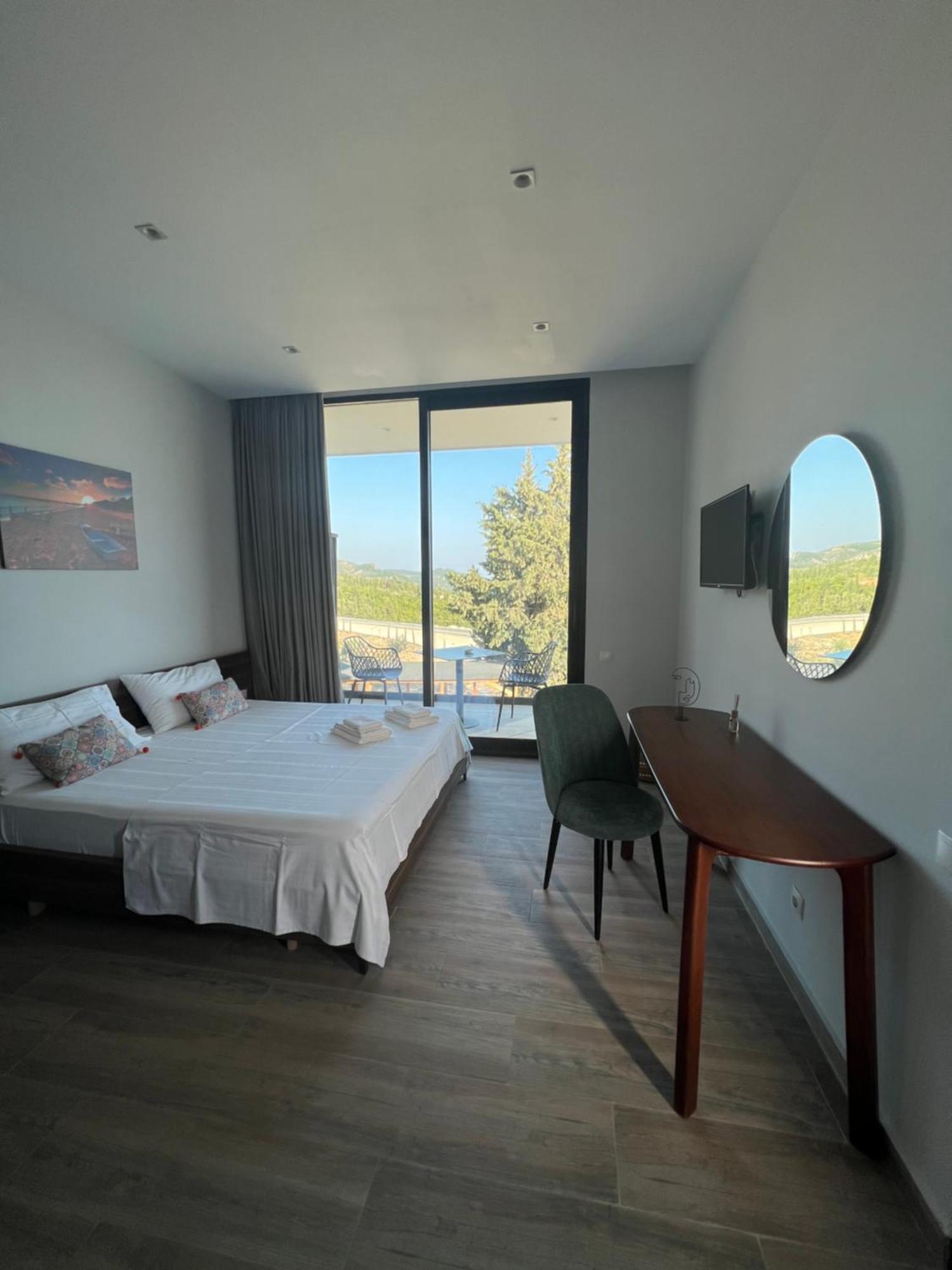 Summer Wine Boutique Hotel Dhërmi Buitenkant foto
